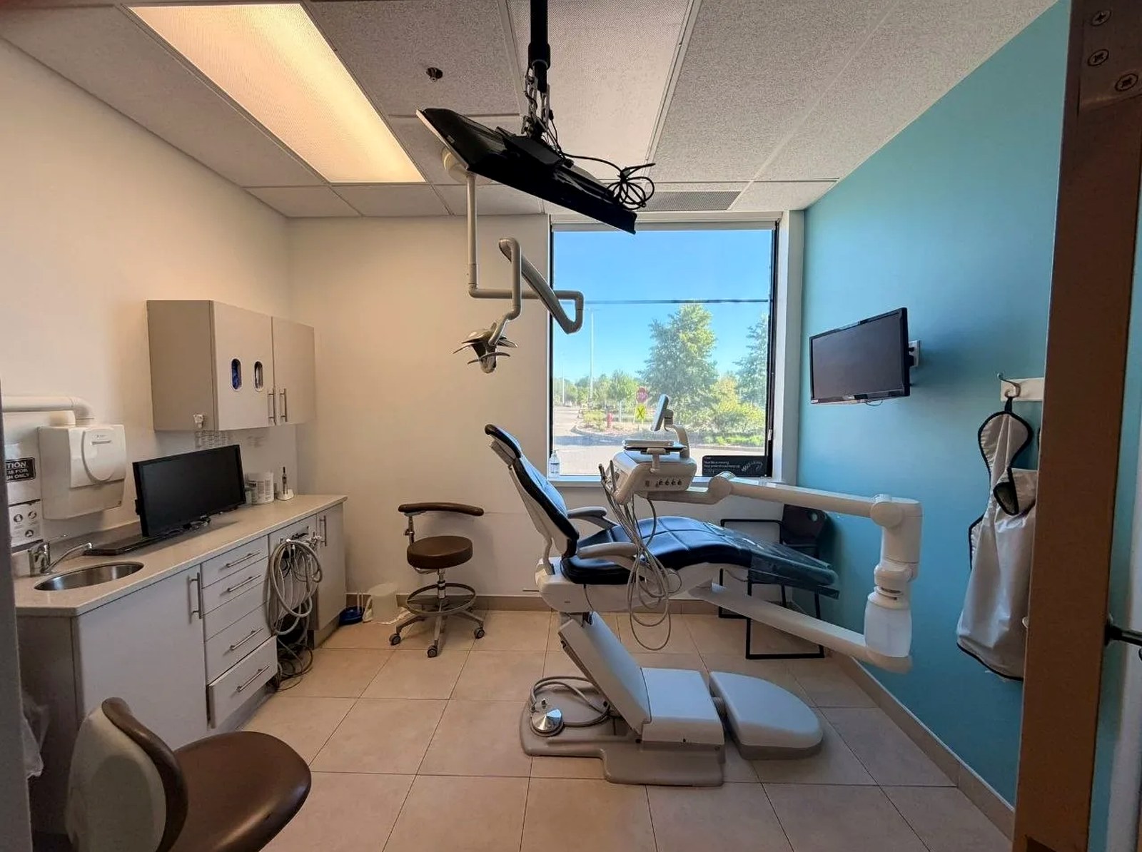 A real treatment room at Trillium Dental Centre in Waterloo
